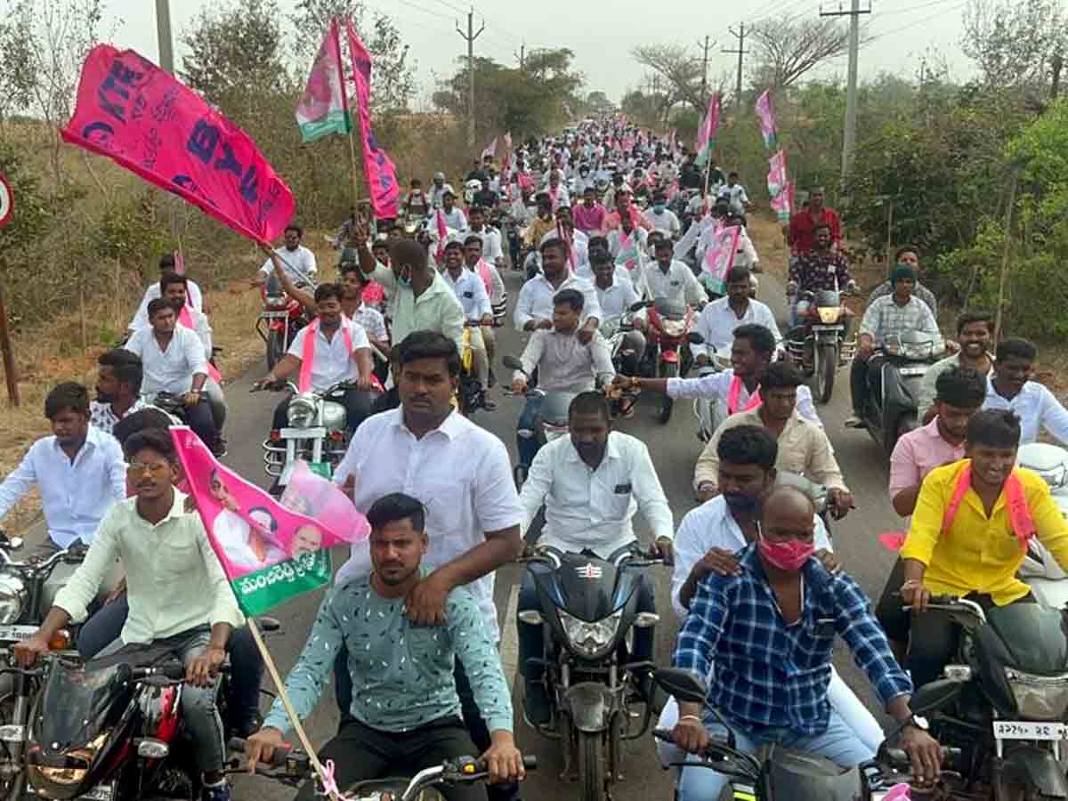 Manchala : బహిరంగ సభకు తరలివెళ్లిన నాయకులు.. ఐదు వందల బైకులతో ర్యాలీ..