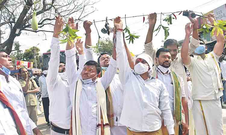 ఘనంగా మండమెలిగే పండుగ