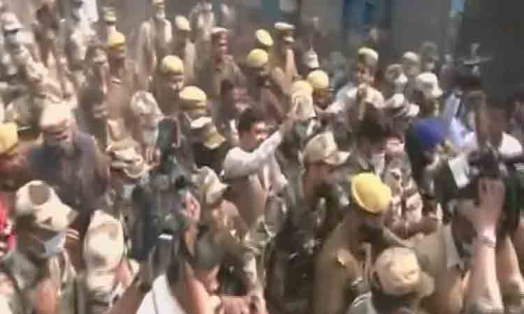 భారీ భద్రత మధ్య… లఖింపూర్‌ ఖేరీలో ఓటేసిన అజయ్‌ మిశ్రా