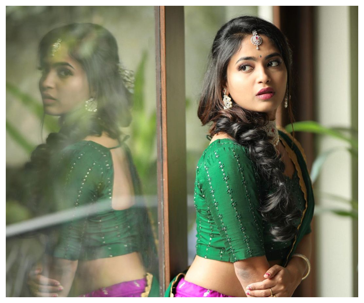 Alekhya Harika | చూపులతోనే మత్తెక్కిస్తున్న అలేఖ్య హారిక..