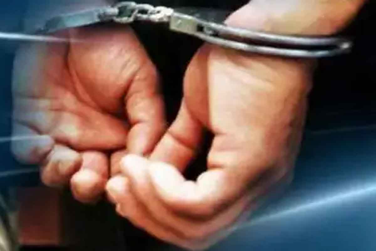 Crime News | బైక్ మీద వెళ్తూ పడిపోయిన కుర్రాళ్లు.. డాక్టర్లు చెప్పింది విని పోలీసులు షాక్.. అసలేం జరిగిందంటే?
