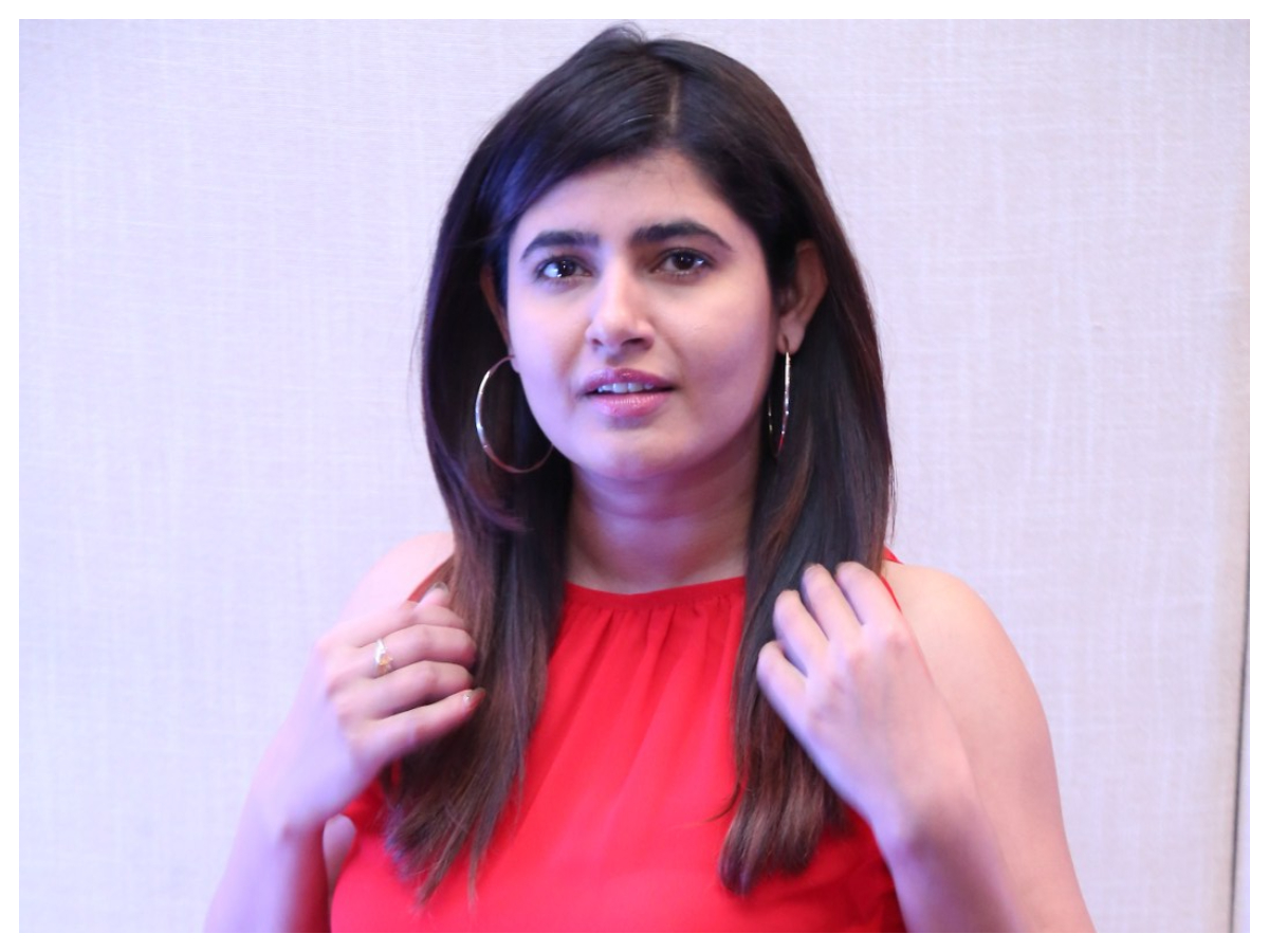 Ashima Narwal | రెడ్‌ డ్రెస్‌లో ఆషిమా నార్వల్ బ్యూటిఫుల్‌ పిక్స్‌..