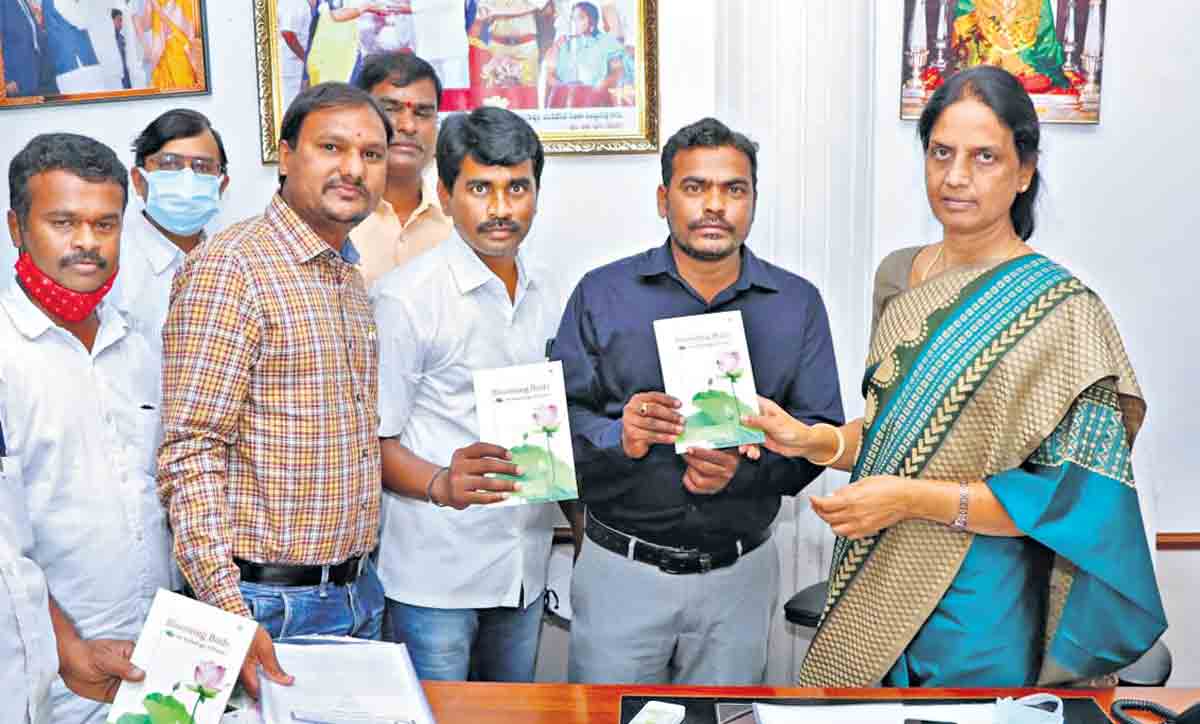 ‘మోడల్‌’ విద్యార్థులు.. ఇంగ్లిష్‌ రచయితలు