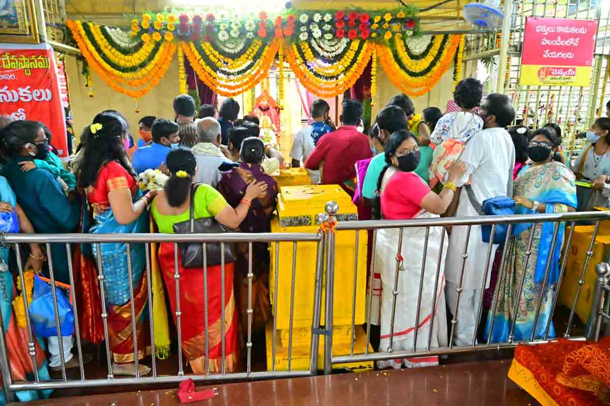 నేడు వసంత పంచమి.. బాసర సరస్వతి ఆలయంలో భక్తుల రద్దీ