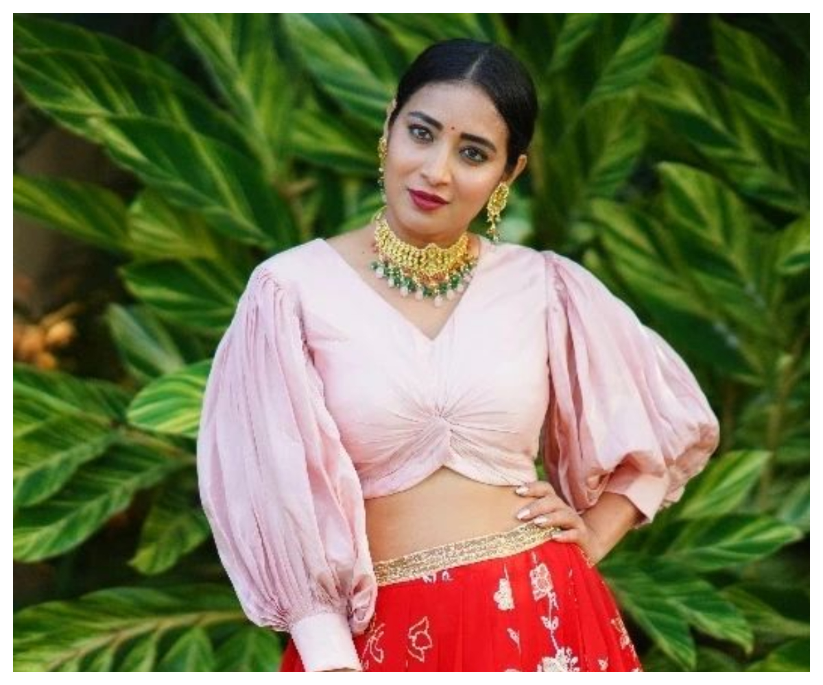 Bhanu Shree | గ్లామర్‌తో కైపెక్కిస్తున్న భానుశ్రీ..