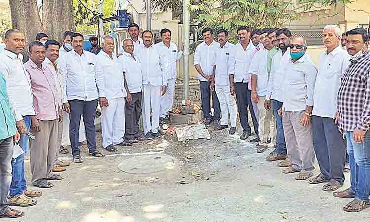 ప్రతి కాలనీకి సీసీ రోడ్డు నిర్మాణమే లక్ష్యం