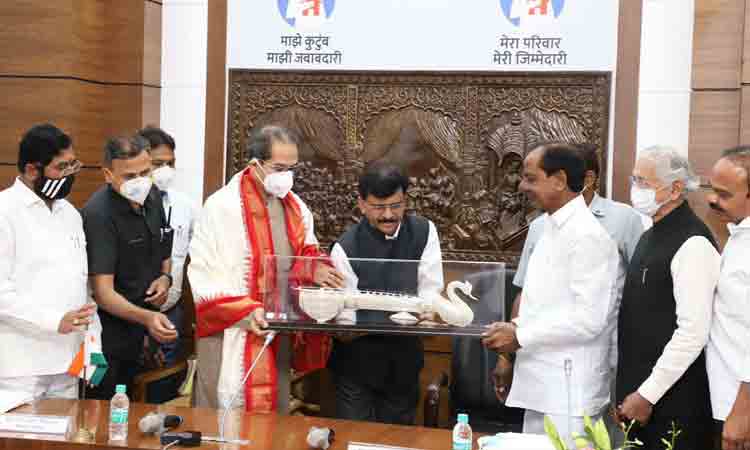 మ‌హారాష్ట్ర సీఎంతో ముఖ్య‌మంత్రి కేసీఆర్ భేటీ