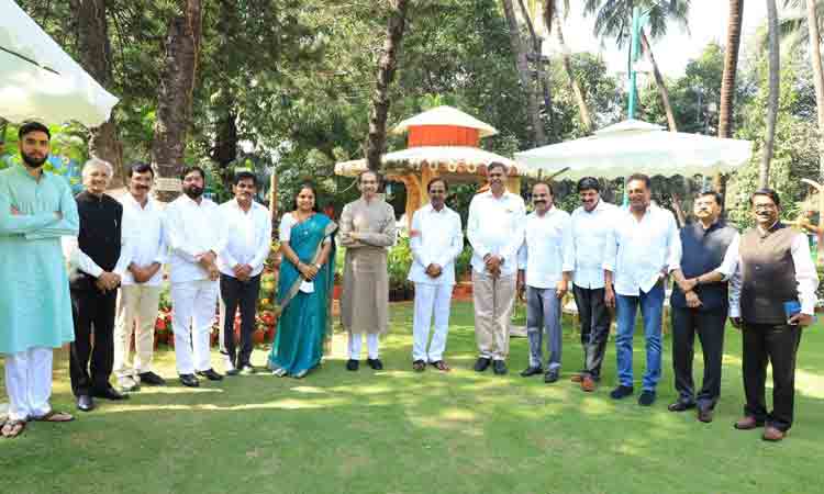 మ‌హారాష్ట్ర సీఎంతో ముగిసిన‌ ముఖ్య‌మంత్రి కేసీఆర్ భేటీ