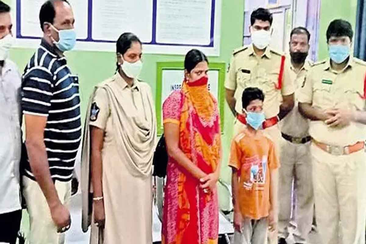 అమ్మ కొట్టింది.. 18 కిలోమీటర్లు నడిచి తాత ఇంటికి బాలుడు