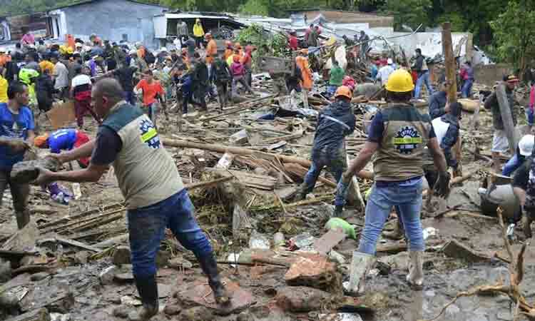 కొండచరియలు విరిగిపడి 14 మంది దుర్మరణం