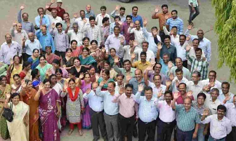 ఏపీలో మరోసారి సమ్మె గంటలు మోగనున్నాయా..?!