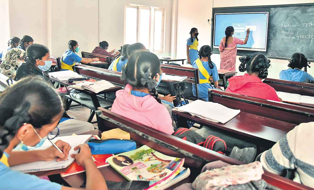 స్కూళ్లలో తొలిరోజు 32.47% హాజరు
