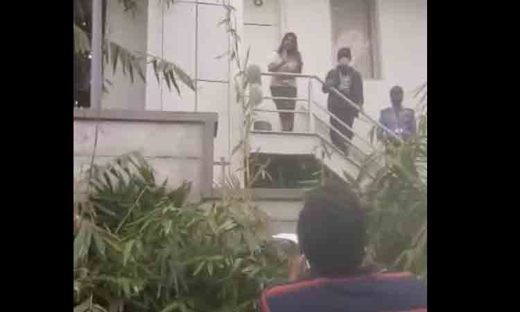 బీజేపీ నాయ‌కురాలు డీకే అరుణ కుమార్తెపై ఎస్సీ, ఎస్టీ అట్రాసిటీ కేసు