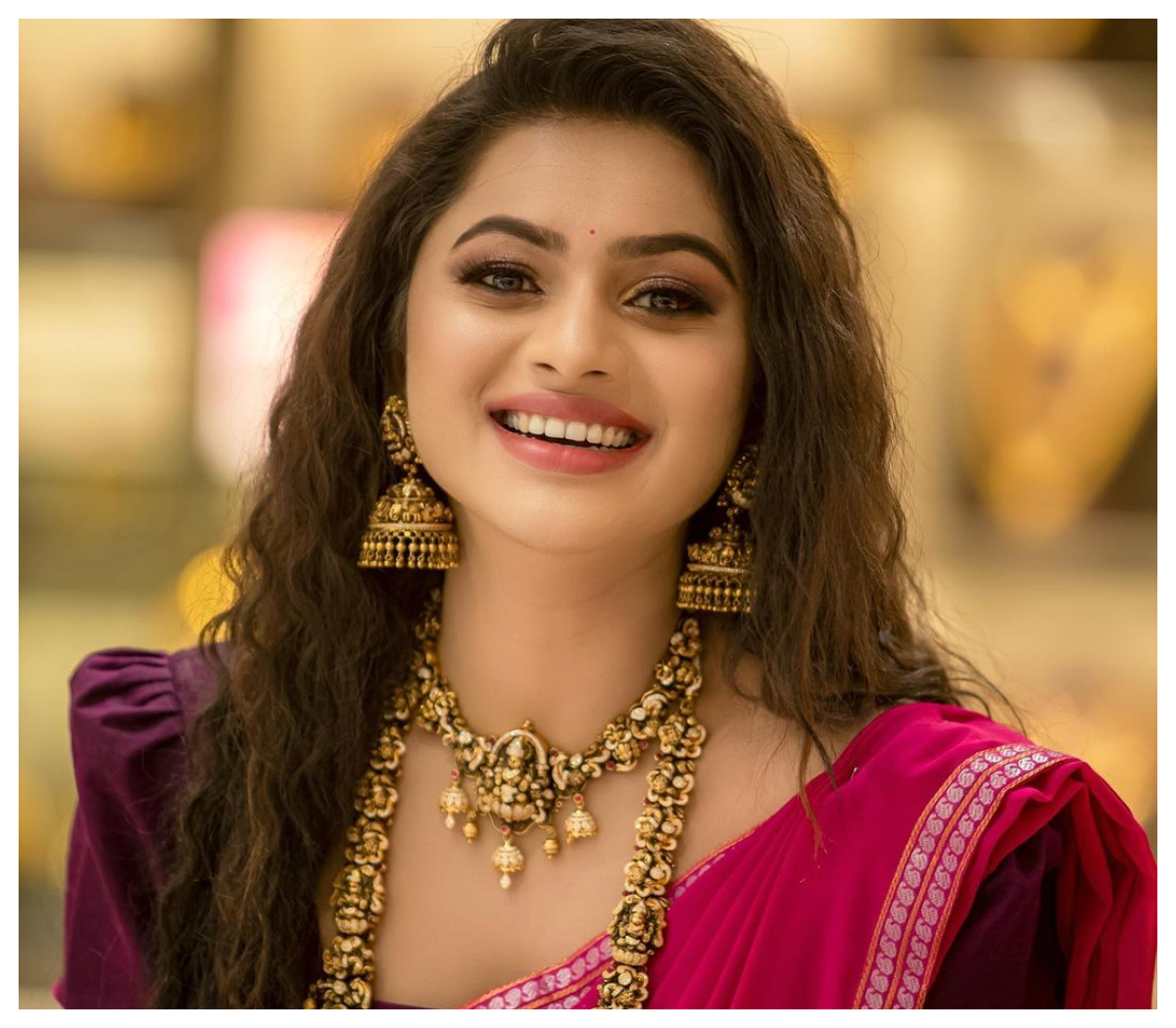 Delna Davis | చిరునవ్వుతో నెటిజన్ల మనసు దోచుకుంటున్న డెల్నా డేవీస్‌..