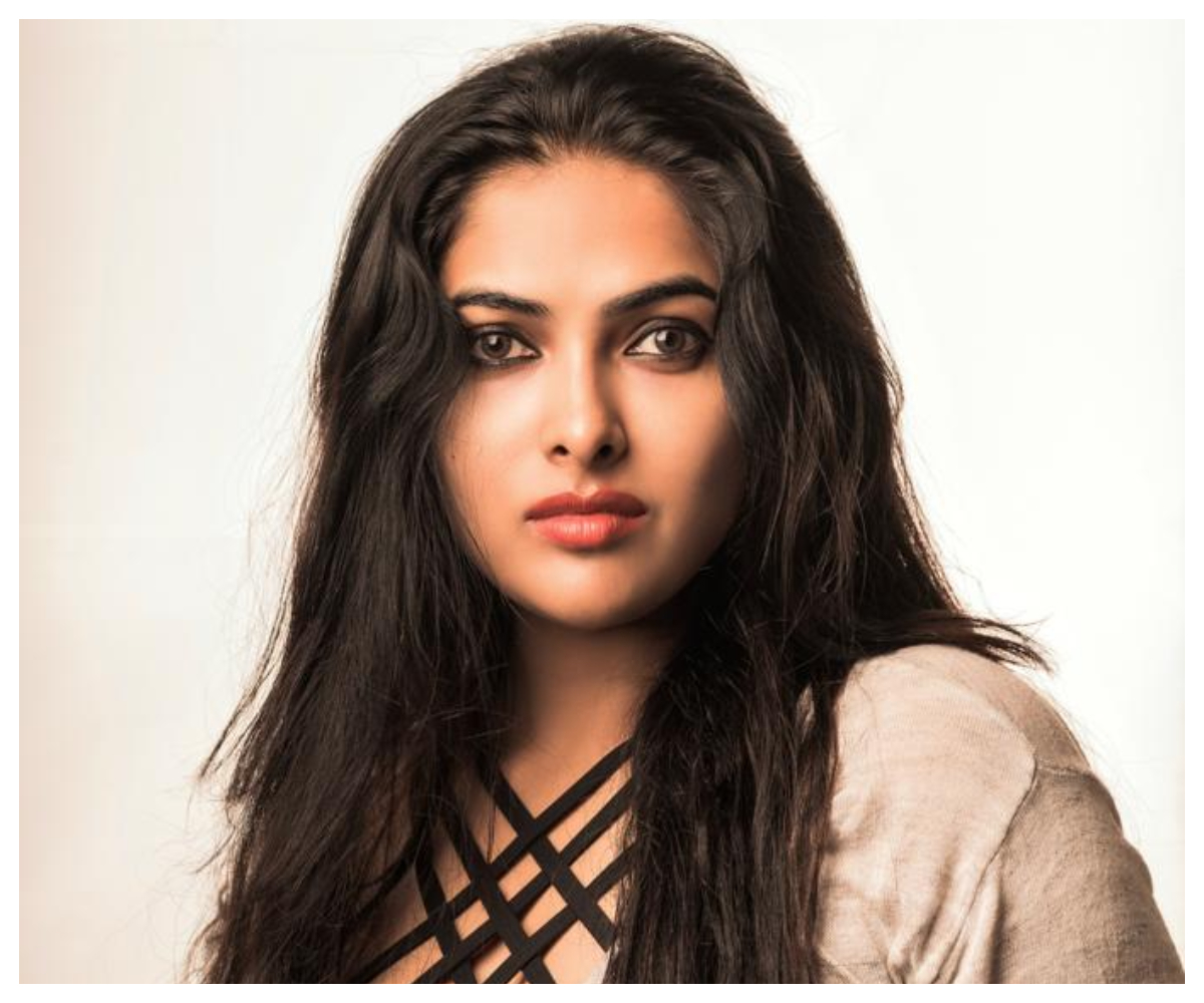 Divi Vadthya | కంటి చూపుతో చంపేస్తున్న బిగ్‌బాస్ బ్యూటీ దివి..