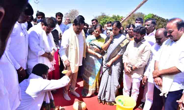 సంక్షోభం తలెత్తినా.. సంక్షేమం ఆపలేదు : మంత్రి ఎర్రబెల్లి