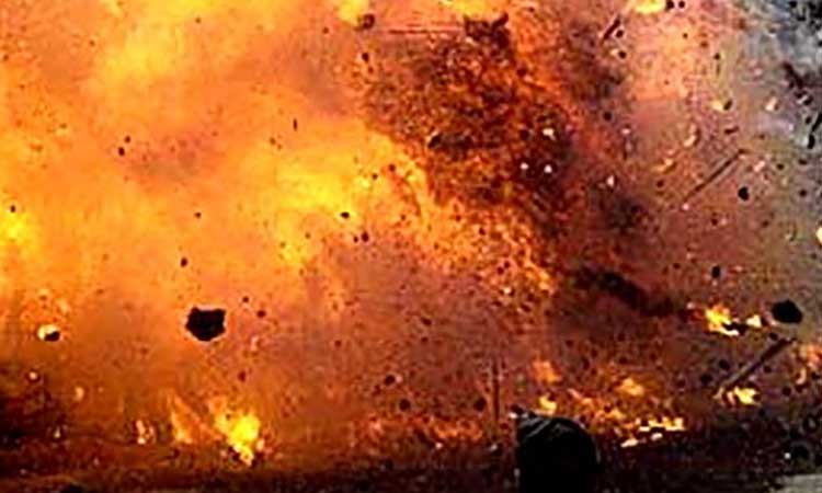 పటాకుల పరిశ్రమలో పేలుళ్లు.. ఆరుగురు మృతి, 12 మందికి గాయాలు