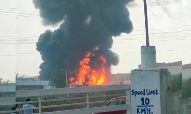 కీసరలో భారీ అగ్నిప్రమాదం.. కెమికల్‌ ఫ్యాక్టరీలో ఎగసిపడుతున్న మంటలు
