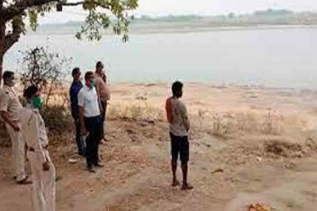 గంగా నదిలో పడేసిన కరోనా మృతదేహాలపై సమాచారం లేదు: కేంద్రం