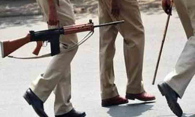 తుపాకీ మిస్‌ఫైర్‌.. హెడ్‌కానిస్టేబుల్‌ మృతి