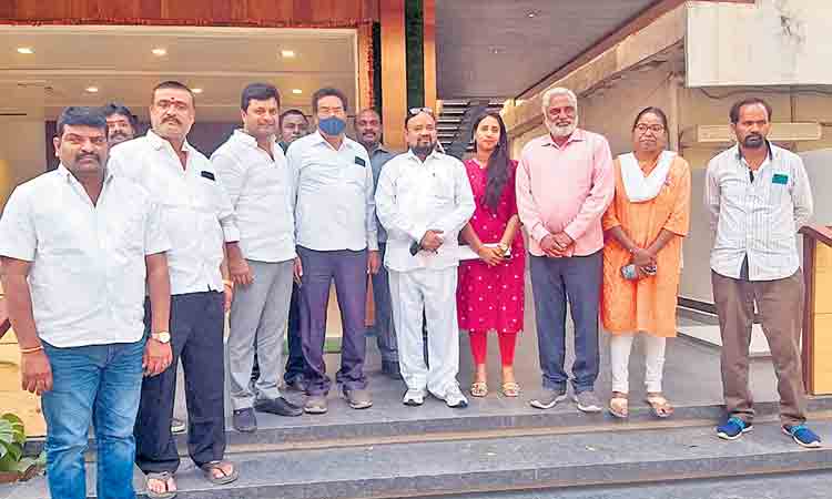 అన్న దానం.. రక్తదానం