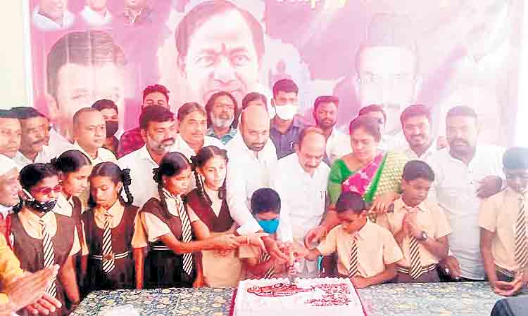 అపర భగీరథుడి జన్మదిన వేడుకలు