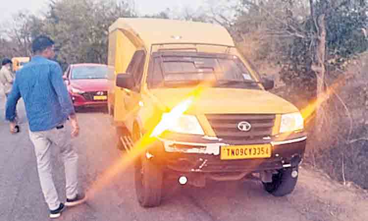 నర్సాపూర్‌ అటవీ ప్రాంతంలో ఏటీఎం వాహనం