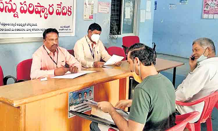 సకాలంలో ఆస్తి పన్ను చెల్లించాలి