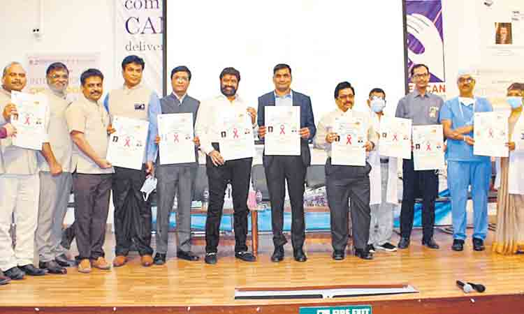 క్యాన్సర్‌ వస్తే భయపడాల్సిన అవసరం లేదు