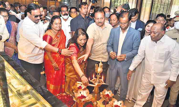 హిమాయత్‌నగర్‌లో కేఫ్‌ నిలోఫర్‌ ప్రారంభం