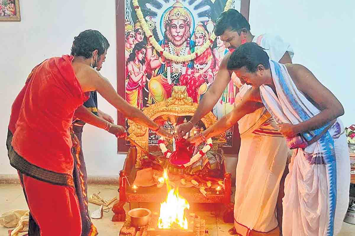 లోక కల్యాణార్థం.. నారసింహ హోమం