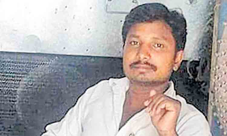 బీరు బాటిల్‌ పగులగొట్టి.. గొంతు కోసి…