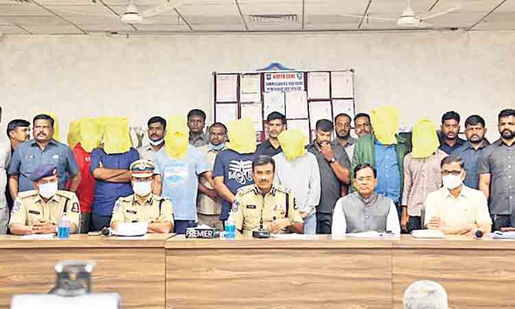 మధ్యప్రదేశ్‌ వర్సిటీనుంచి డూప్లికేట్‌ సర్టిఫికెట్లు