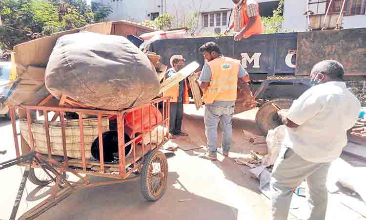 వద్దనుకుంటే ఇచ్చేయండి..! కానీ పడేయకండి..!