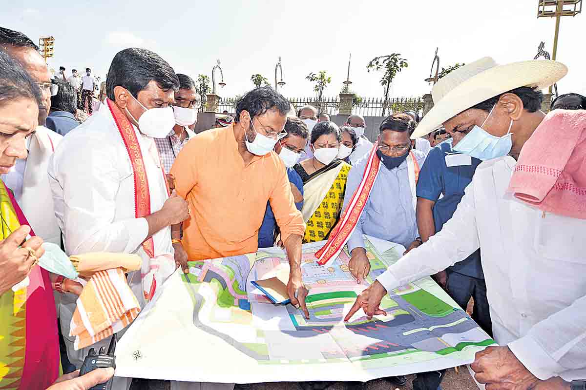 సంప్రోక్షణకు యాదాద్రిలో ముఖ్యమంత్రి కేసీఆర్‌ పర్యటన