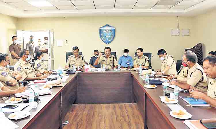 దర్యాప్తులో జాప్యం వద్దు..!