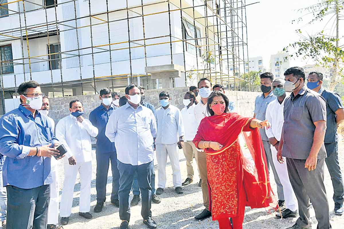 నిరుపయోగ స్థలాలను జీహెచ్‌ఎంసీకి అప్పగించాలి