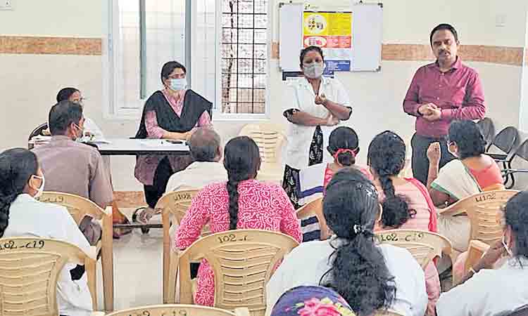 వ్యర్థాల సేకరణకు డబ్బాలు ఏర్పాటు