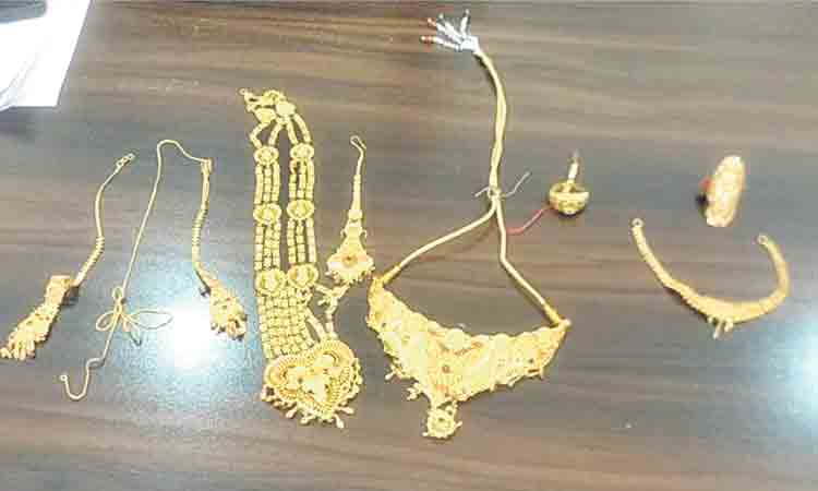 బంగారం దొరికినా..తిరిగి ఇచ్చేస్తున్నారు