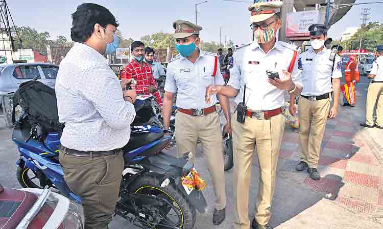 ట్రాఫిక్‌ చలాన్లలో భారీ రాయితీ