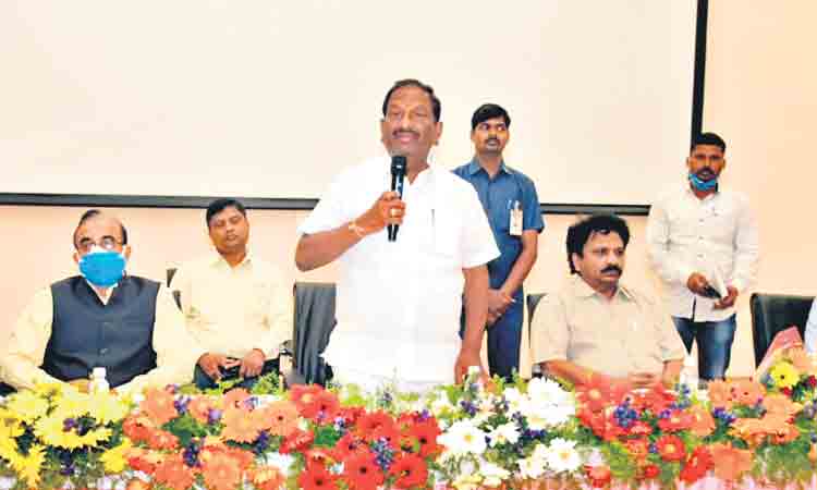 దళిత బాంధవుడు కేసీఆర్‌..