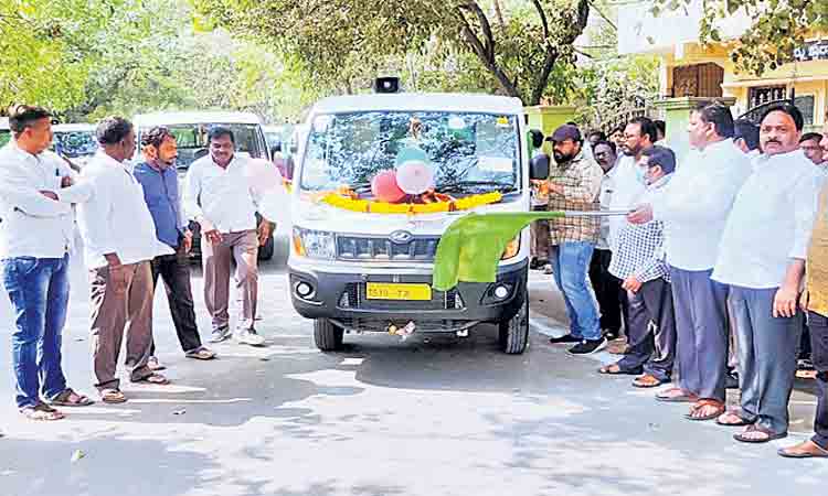 ప్రతీ ఇంటినుంచి చెత్తను సేకరించాలి