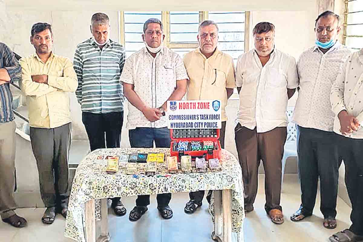 క్యాసినో కాయిన్స్‌తో పేకాట