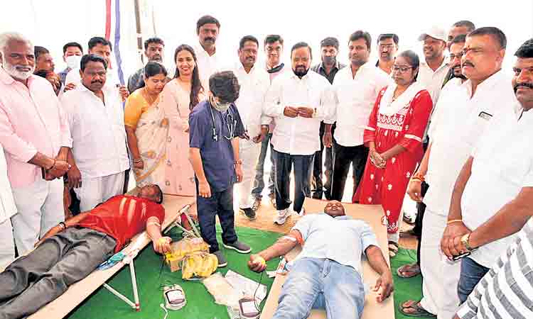 ప్రతి బస్తీల్లో..రక్తదానాలు
