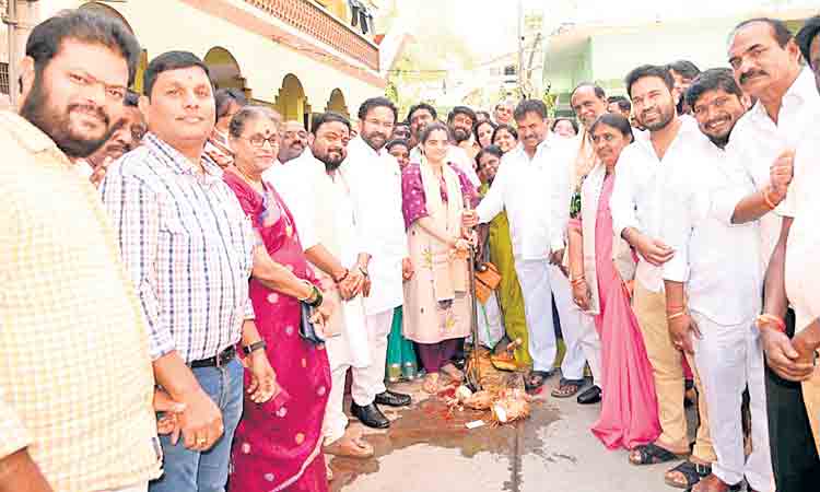 ప్రజల సహకారంతోనే సమస్యలు పరిష్కారం