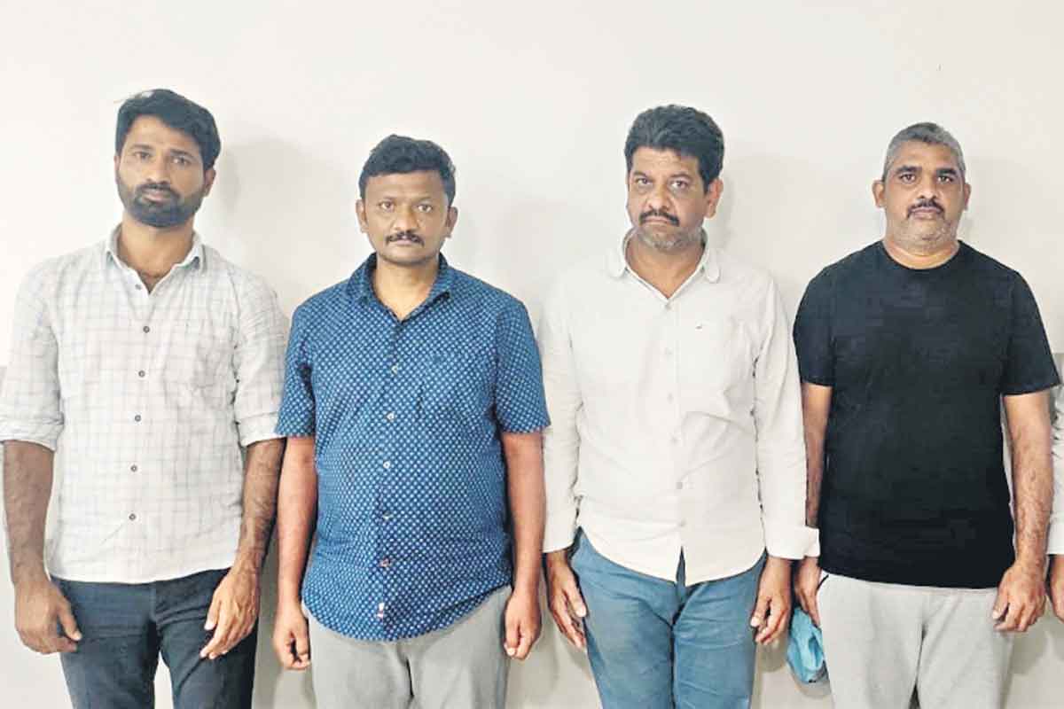 స్క్రీన్‌ షాట్స్‌ తీసి.. పోస్టు చేసి..