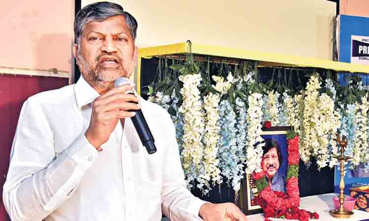 భరత్‌ భూషణ్‌ కుటుంబానికి అండగా నిలుస్తాం