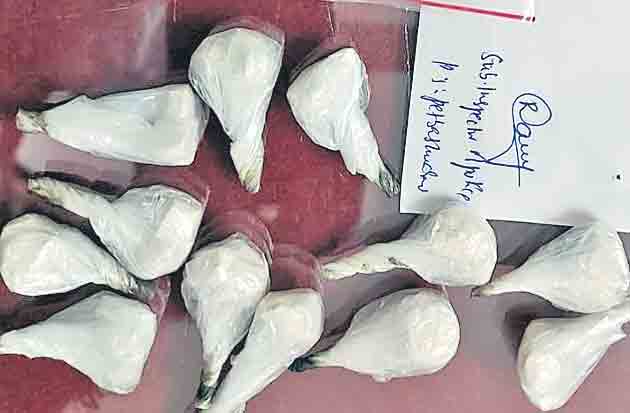 కొకైన్‌ తెచ్చి..చిక్కారు..