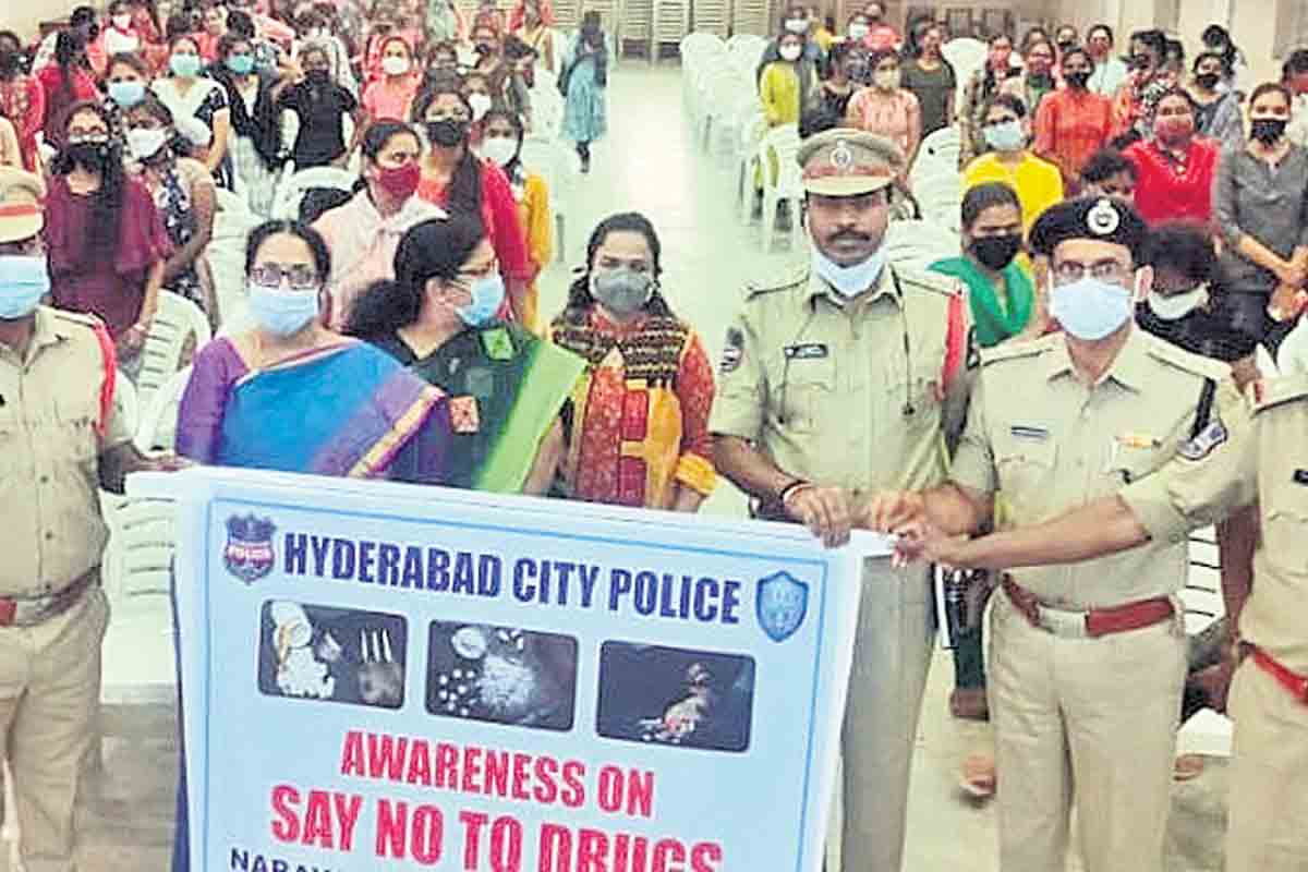 మత్తు పదార్థాలకు బానిసకావద్దు