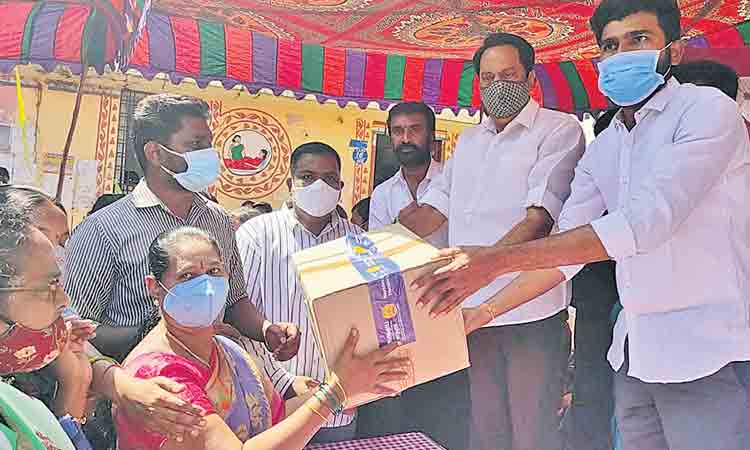 ప్రతిఒక్కరూ వ్యాక్సిన్‌ తీసుకోవాలి